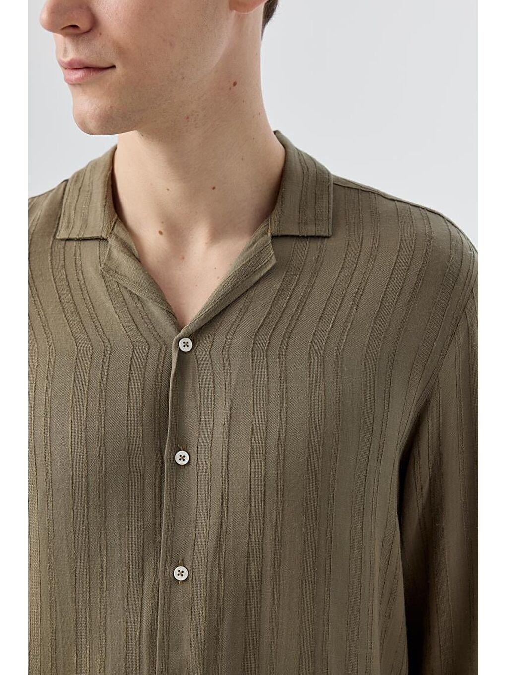 Haki Klasik Fit Apaş Yaka Çizgili %100 Pamuk Bohem Gömlek-2