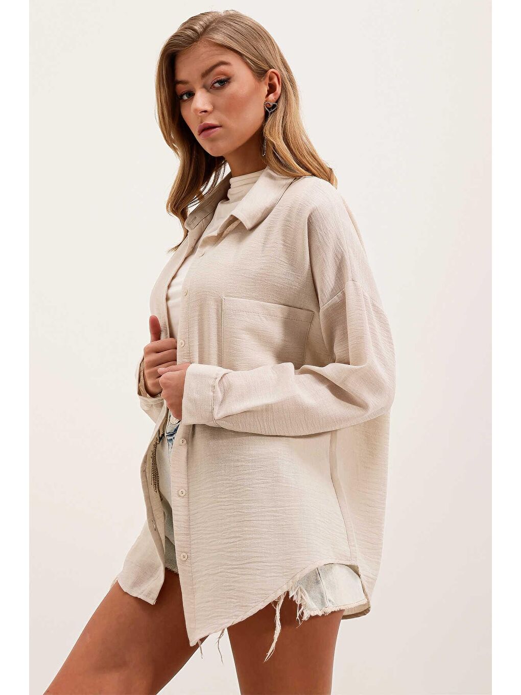 Bej Kadın Taş Düşük Omuz Cepli Oversize Gömlek-3