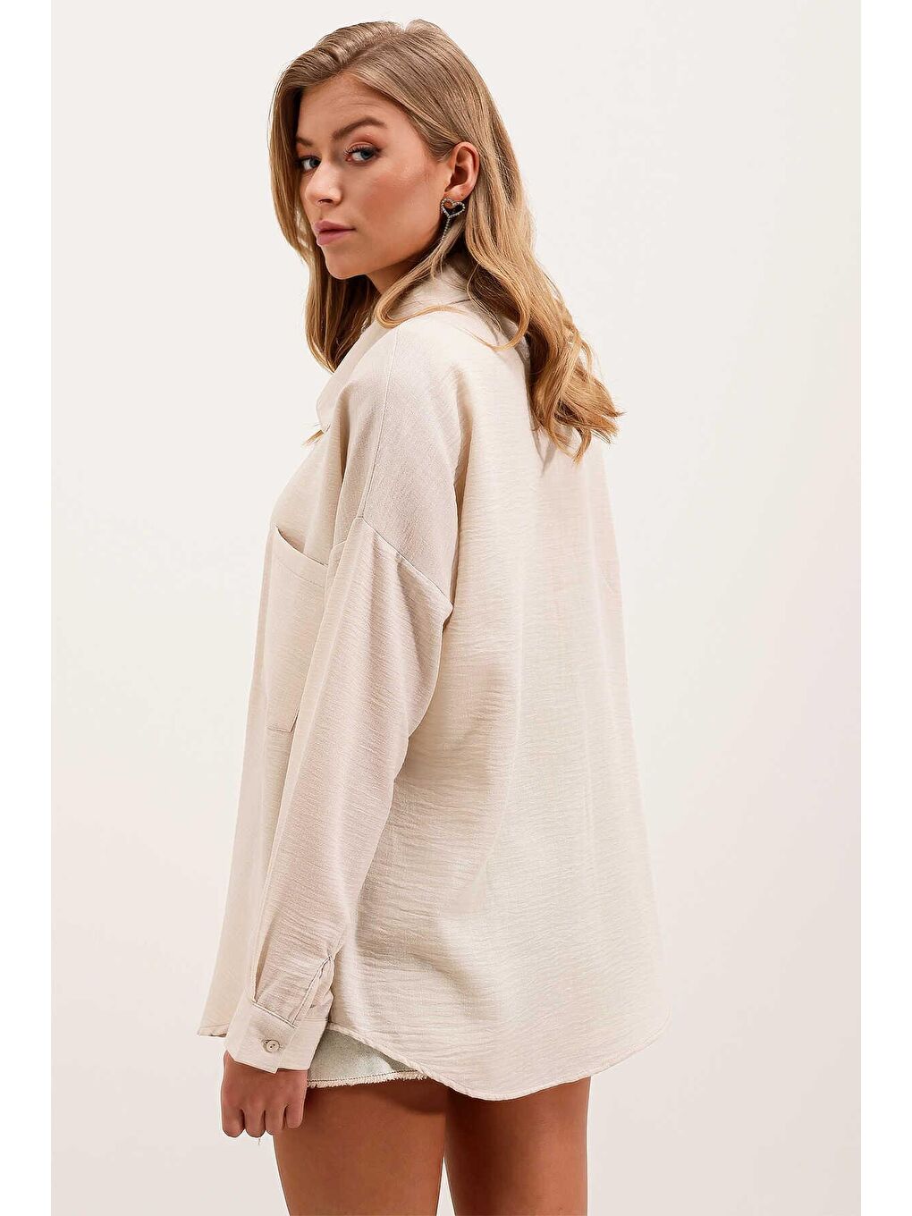 Bej Kadın Taş Düşük Omuz Cepli Oversize Gömlek-4