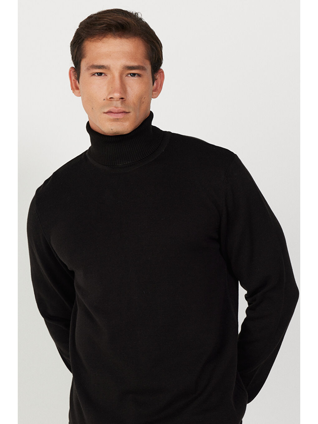 Erkek Siyah Standart Fit Normal Kesim Tam Balıkçı Yaka Pamuklu Triko Kazak