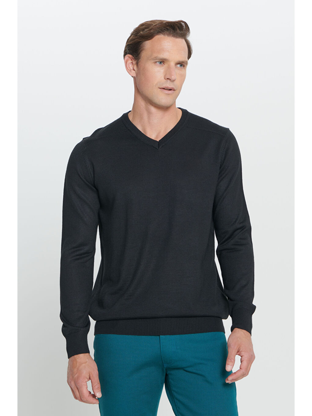 Erkek Siyah Standart Fit Normal Kesim V Yaka Triko Kazak