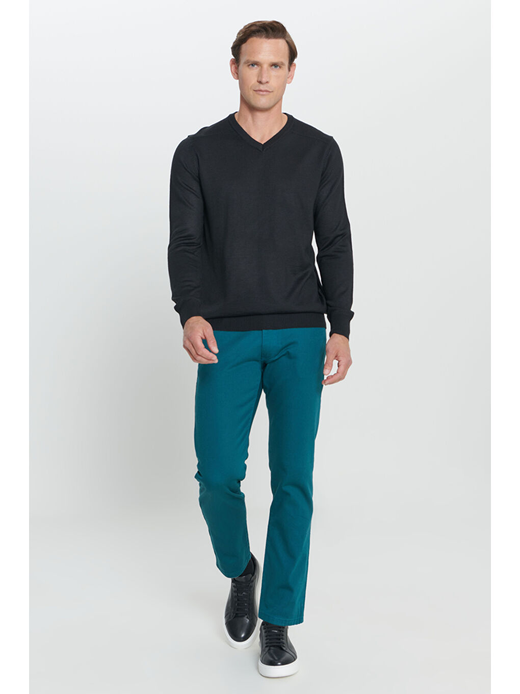 Erkek Siyah Standart Fit Normal Kesim V Yaka Triko Kazak-1