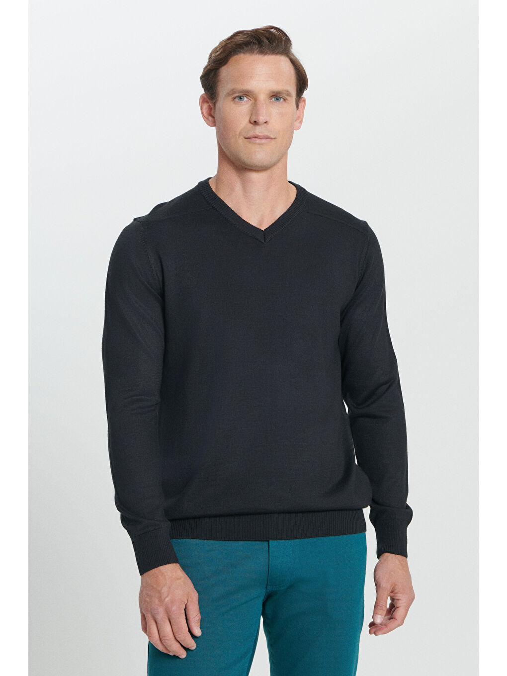 Erkek Siyah Standart Fit Normal Kesim V Yaka Triko Kazak-2