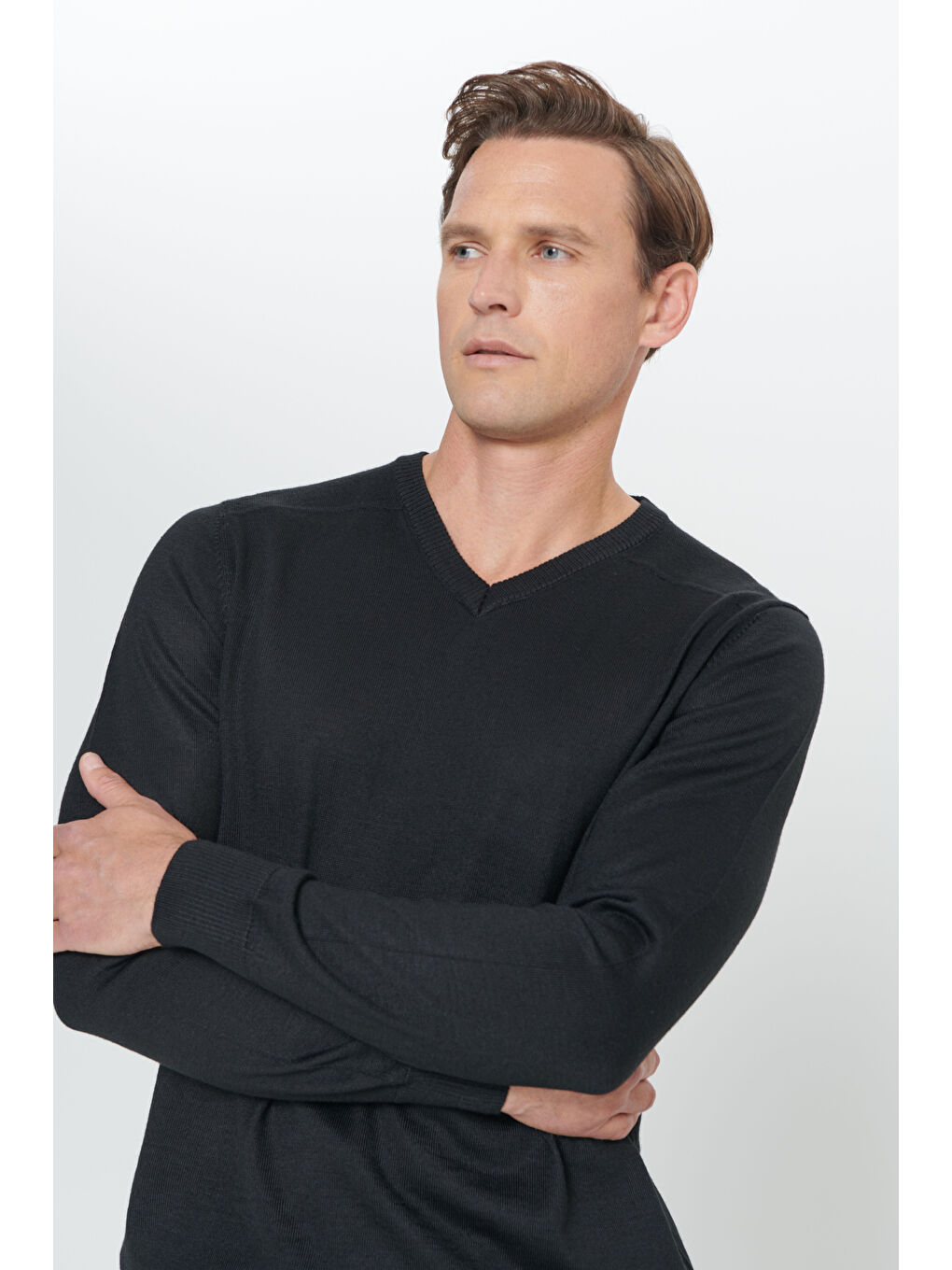Erkek Siyah Standart Fit Normal Kesim V Yaka Triko Kazak-3