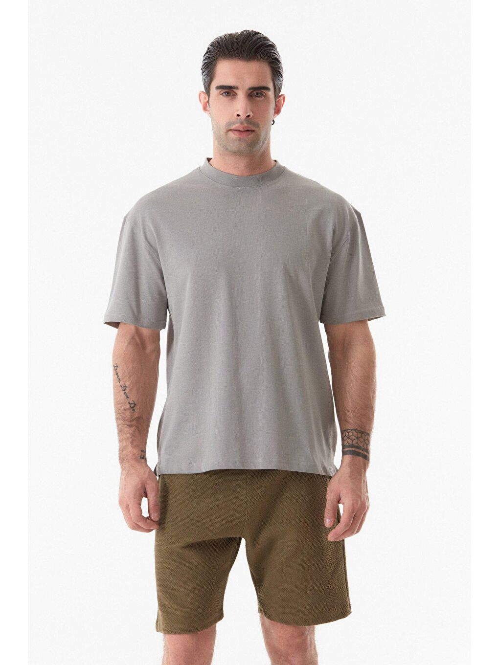 Gri Basic Dik Yaka Tişört