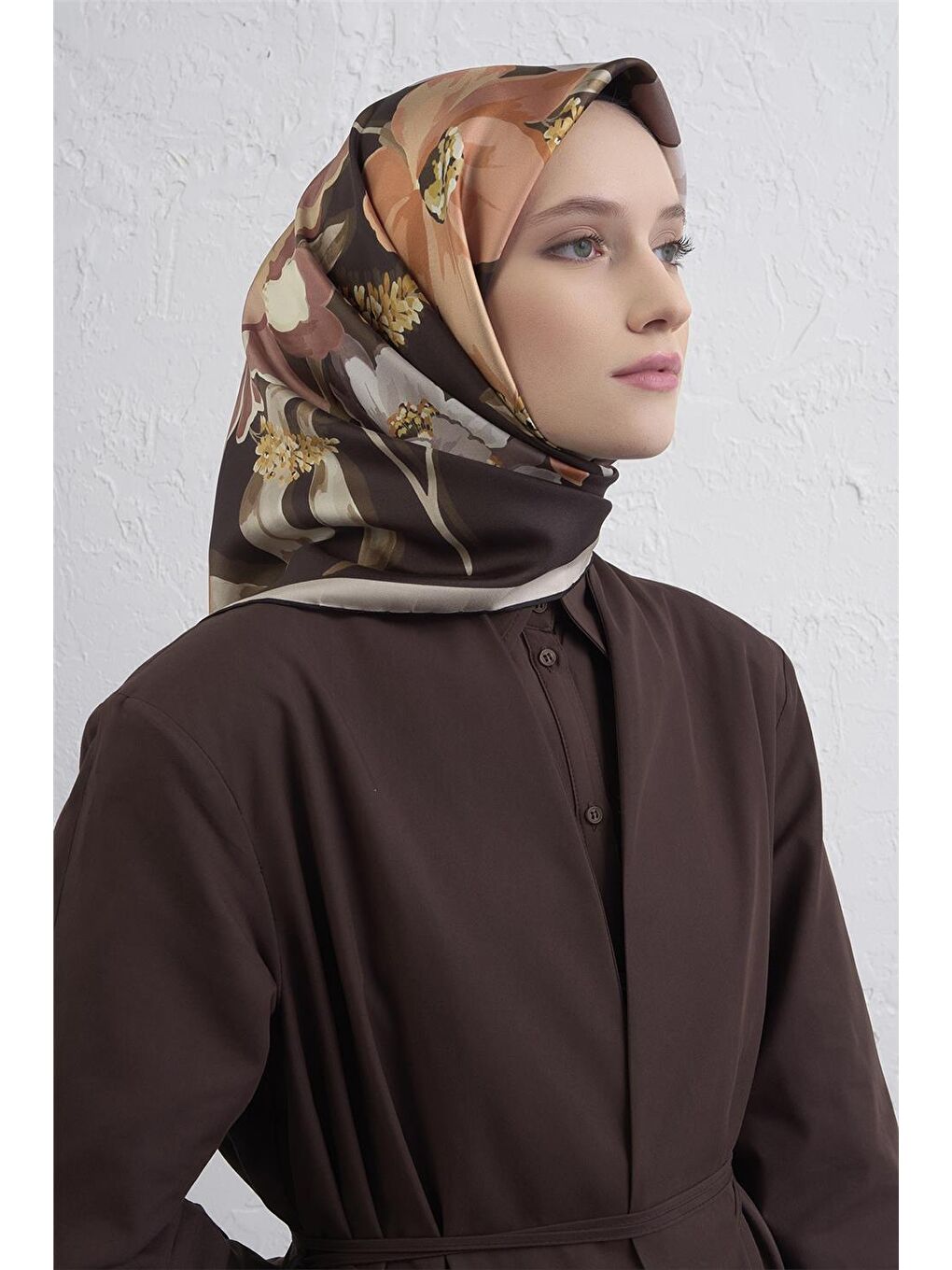 Kahverengi Çiçek Desenli Saf İpek Twill Eşarp 9414D 38-1