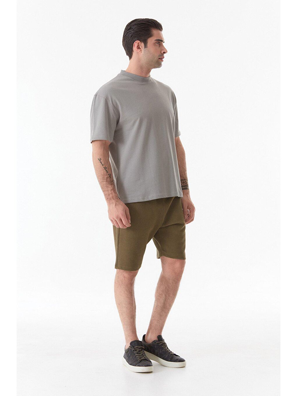 Gri Basic Dik Yaka Tişört-2