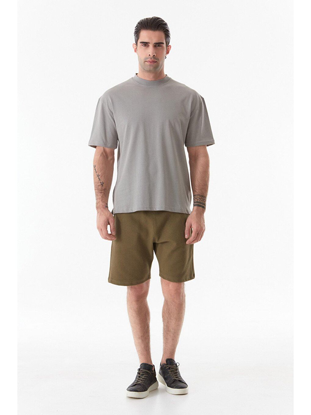 Gri Basic Dik Yaka Tişört-4