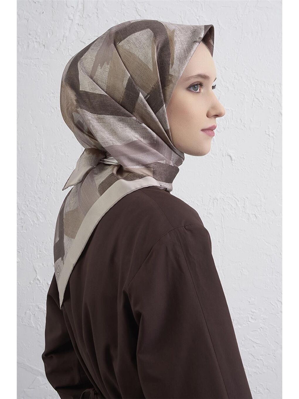 Kahverengi Geometrik Desenli Saf İpek Twill Eşarp 9413D 07-1