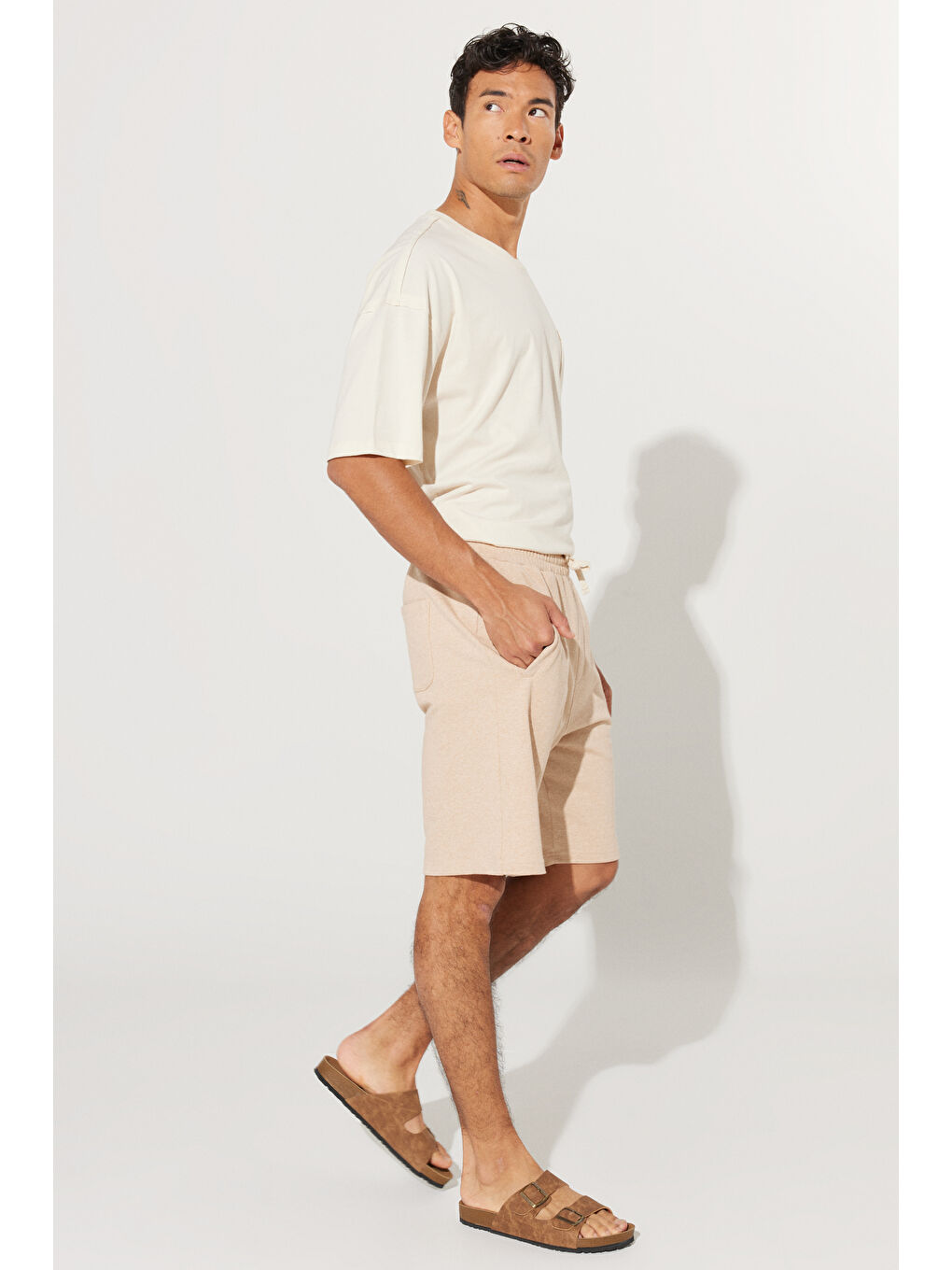 Kahverengi Erkek Sütlü Kahve Standart Fit Normal Kesim %100 Pamuk Cepli Şort-3