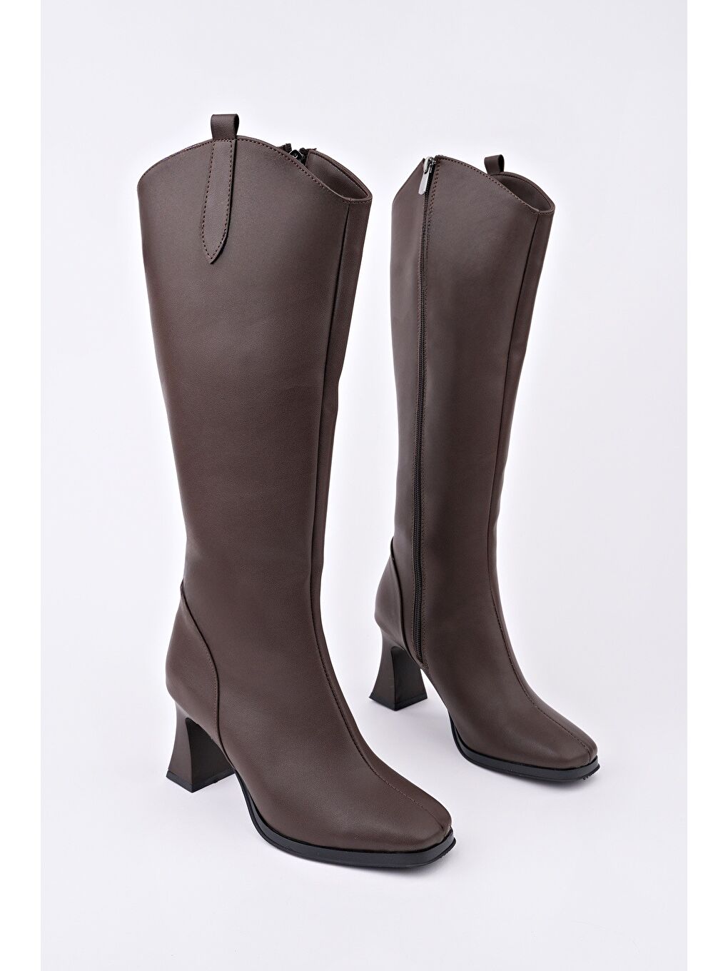Kahverengi ASTORİA Küt Burun Yandan Fermuarlı Topuklu Kadın Çizme