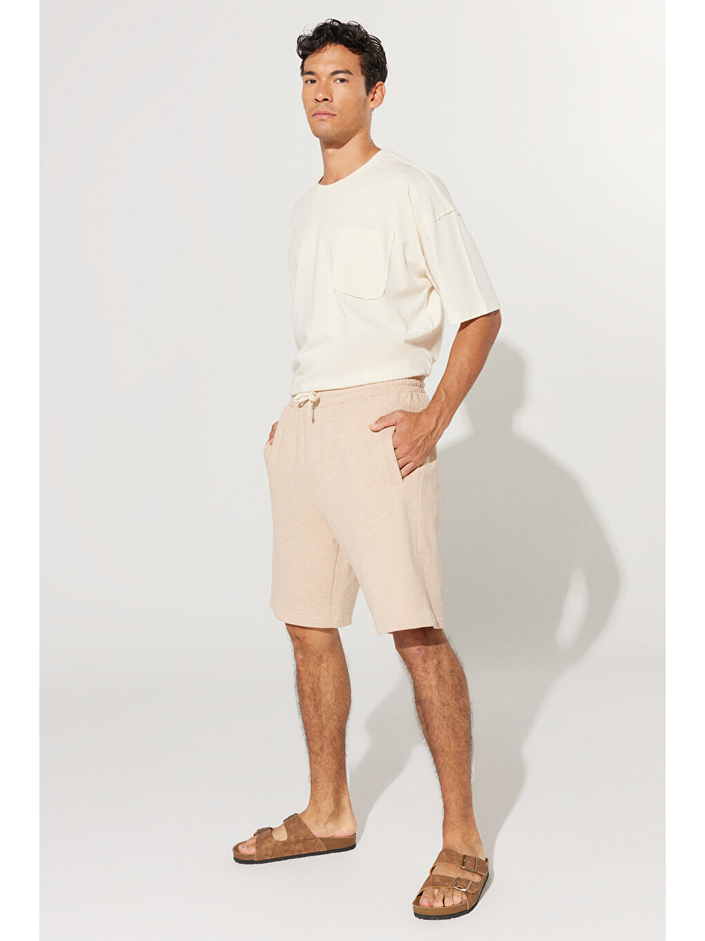 Kahverengi Erkek Sütlü Kahve Standart Fit Normal Kesim %100 Pamuk Cepli Şort-4