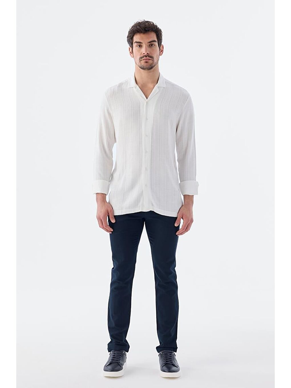 Beyaz Klasik Fit Apaş Yaka Çizgili %100 Pamuk Bohem Gömlek-1