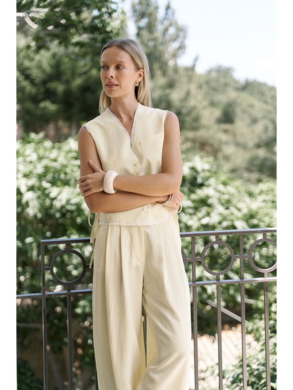 Shonas Bağcık Detay Sarı Yelek Pantolon Takım-2