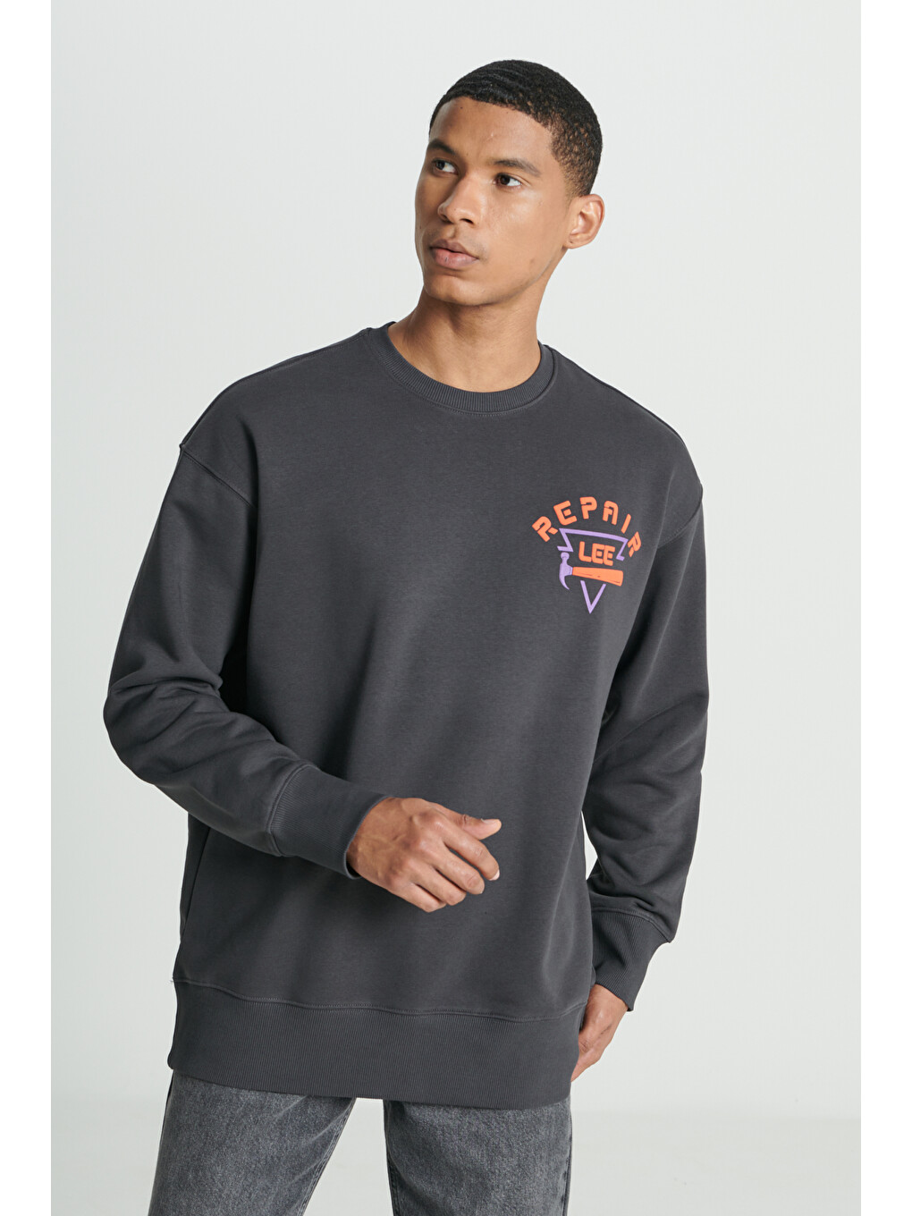 Loose Fit Rahat Kesim Bisiklet Yaka İçi Polarlı Sırt Baskılı Antrasit Sweatshirt-2
