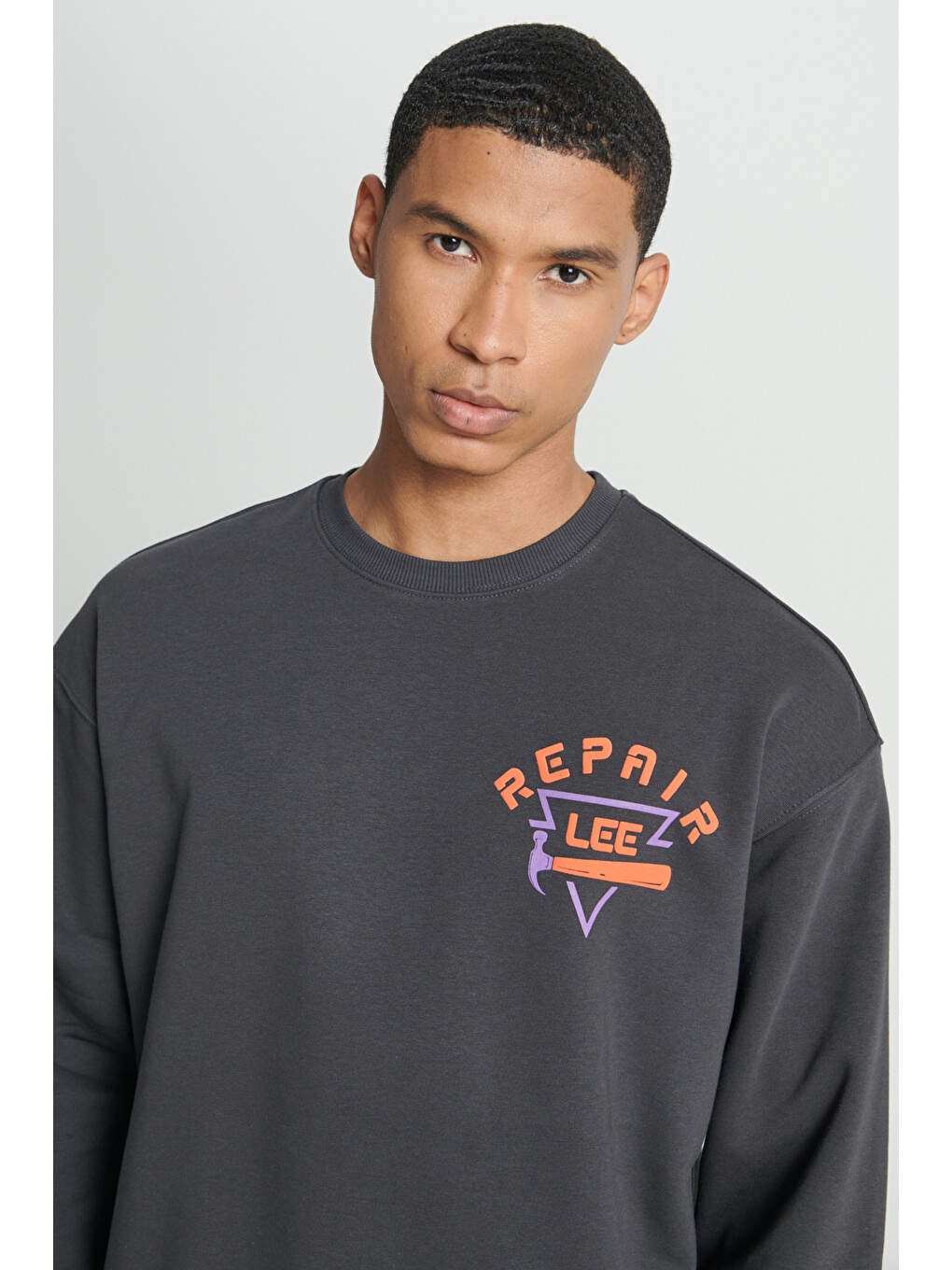 Loose Fit Rahat Kesim Bisiklet Yaka İçi Polarlı Sırt Baskılı Antrasit Sweatshirt-4