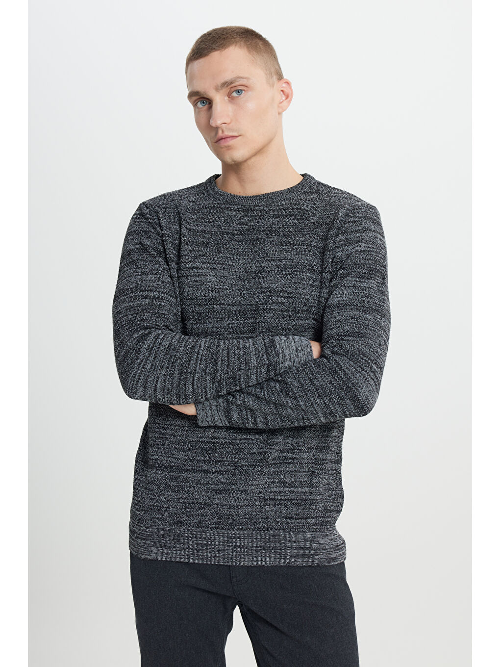 Erkek Siyah-Gri Recycle Standart Fit Normal Kesim Bisiklet Yaka Pirinç Örgü Desenli Triko-3