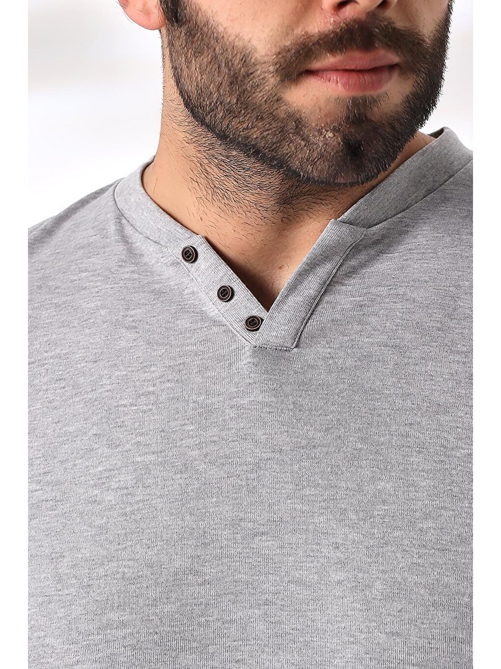 Erkek Gri V Yaka Düğme Detaylı Pamuklu Tişört-4