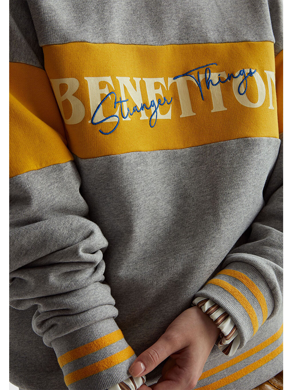 Unisex Gri Melanj Stranger Things Renk Bloklu Sweatshirt-8