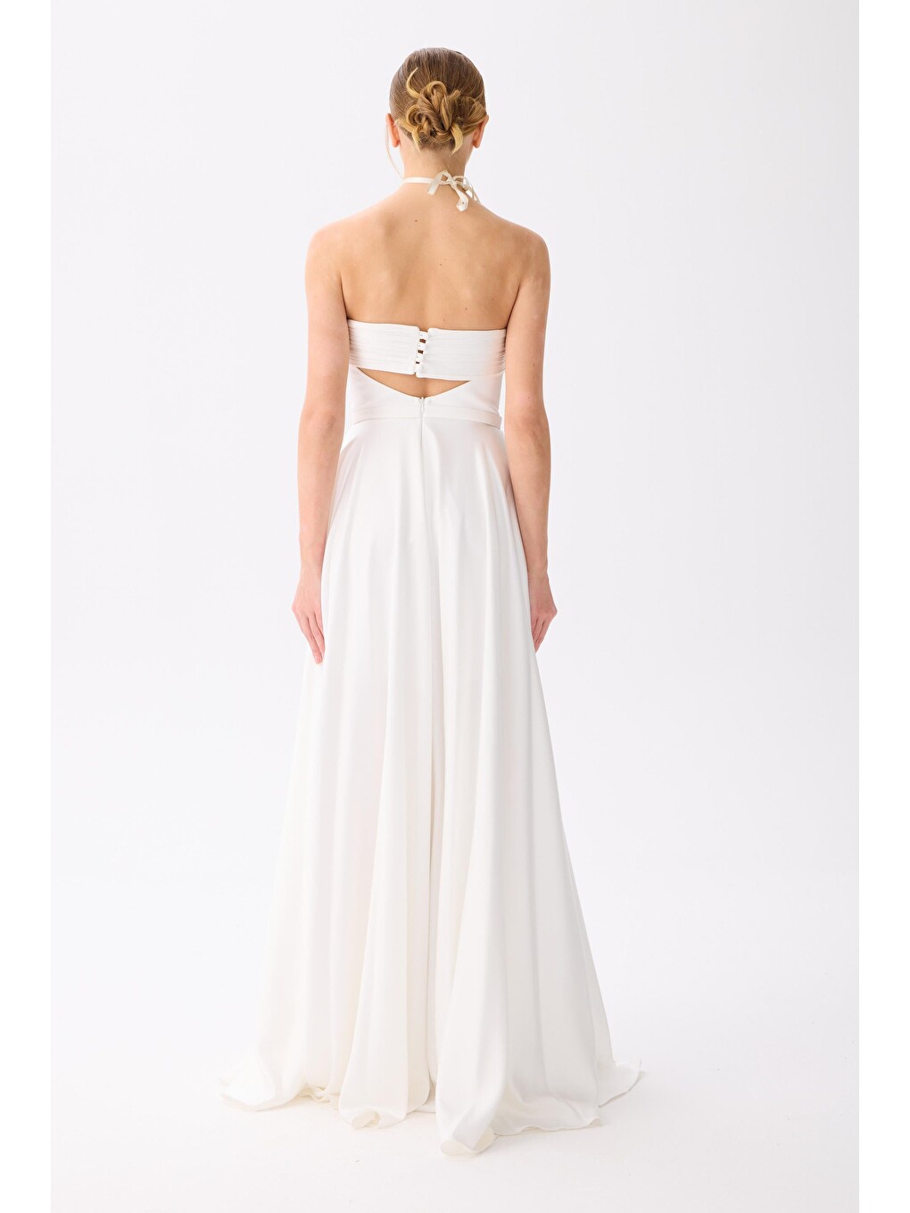 Beyaz Straplez Yırtmaçlı Saten Nikah Elbisesi-5