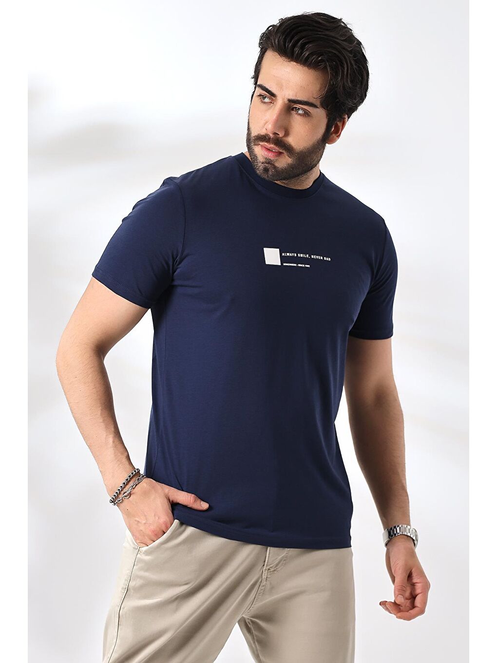 Erkek Lacivert Yuvarlak Yaka Baskılı Pamuklu Tişört