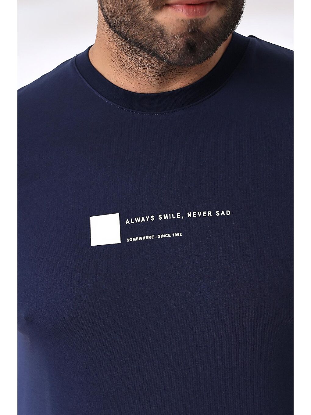 Erkek Lacivert Yuvarlak Yaka Baskılı Pamuklu Tişört-4