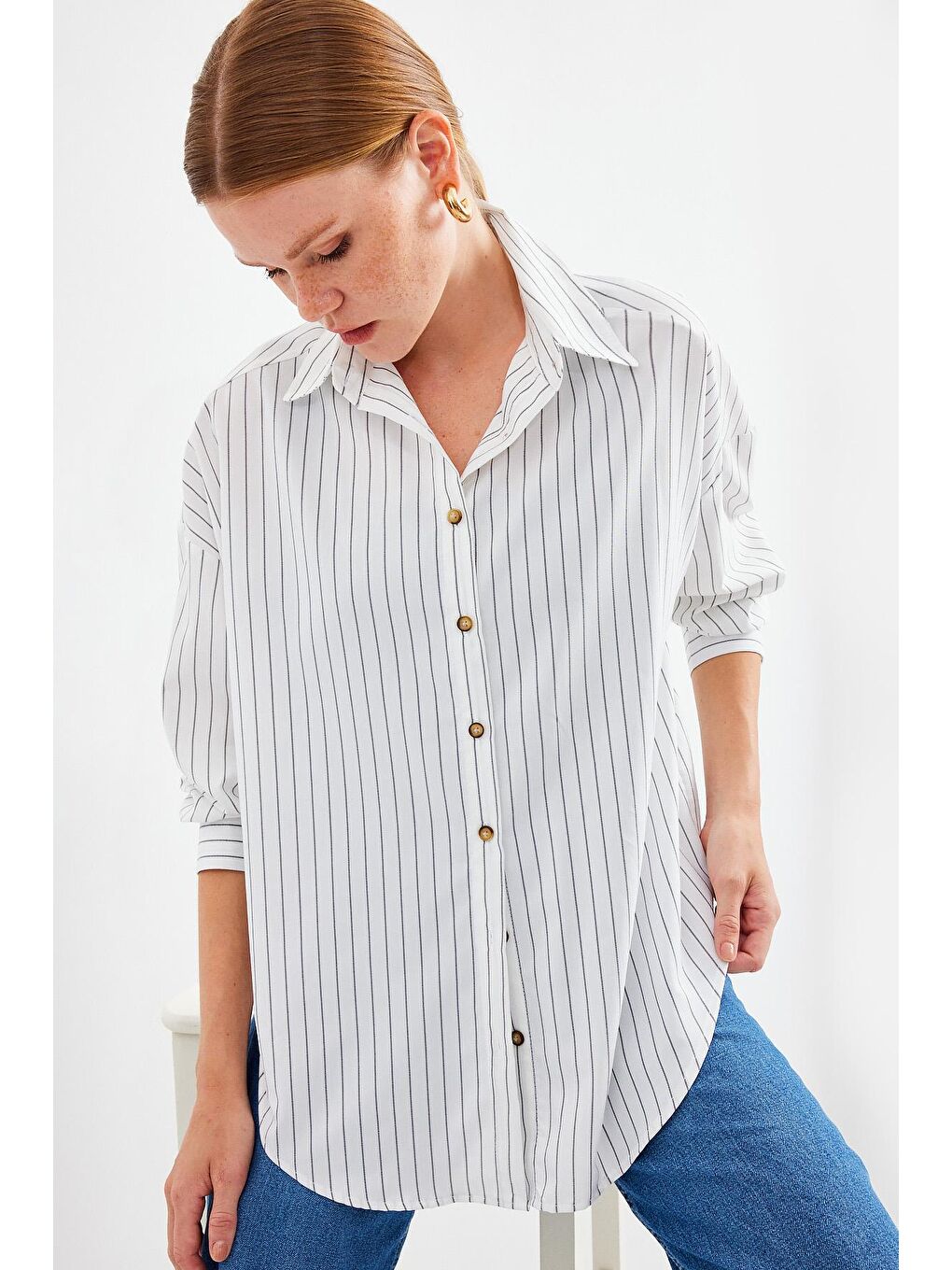 20208 Çizgili Oversize Uzun Basic Gömlek - Beyaz-4
