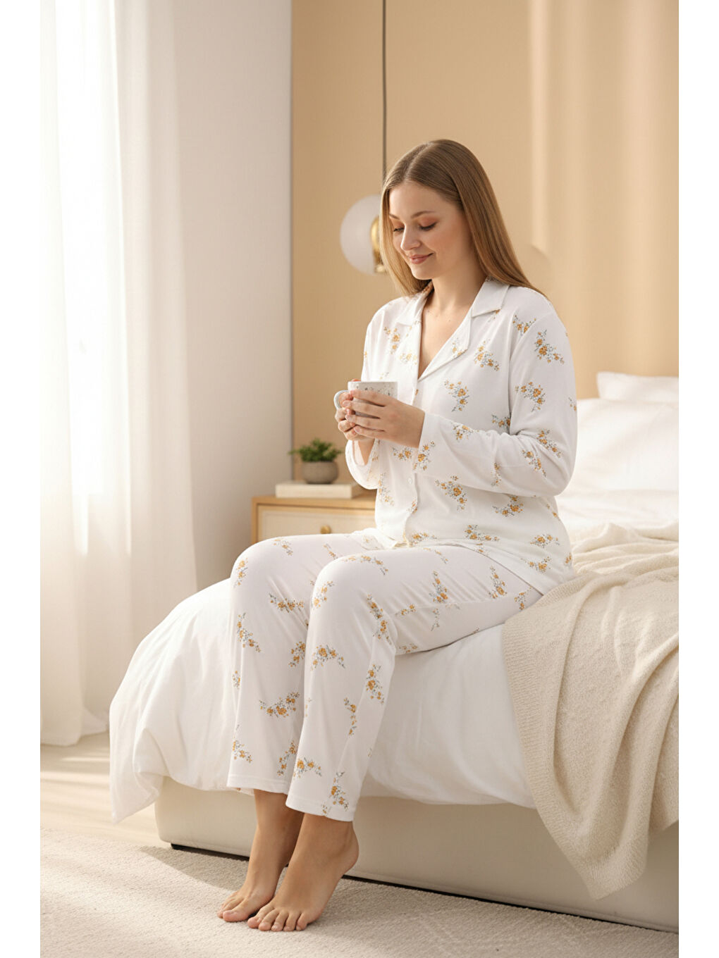 Ekru Yumuşak Dokulu Milan Kumaş Önden Düğmeli Büyük Beden Kadın Pijama Takımı 8750-1