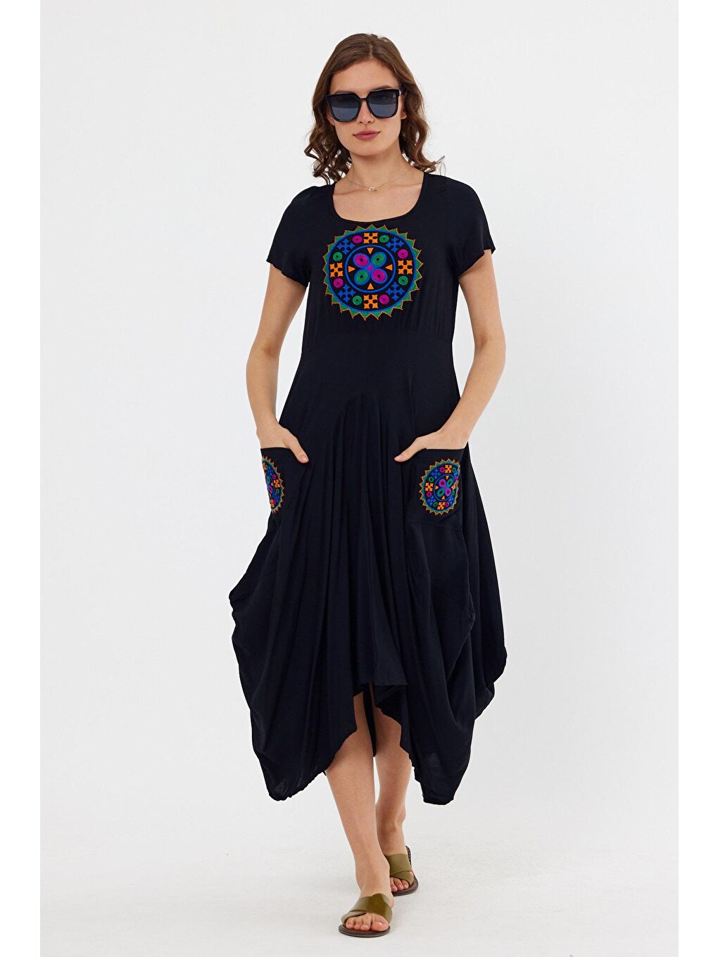 Siyah Kadın Nakışlı Elbise