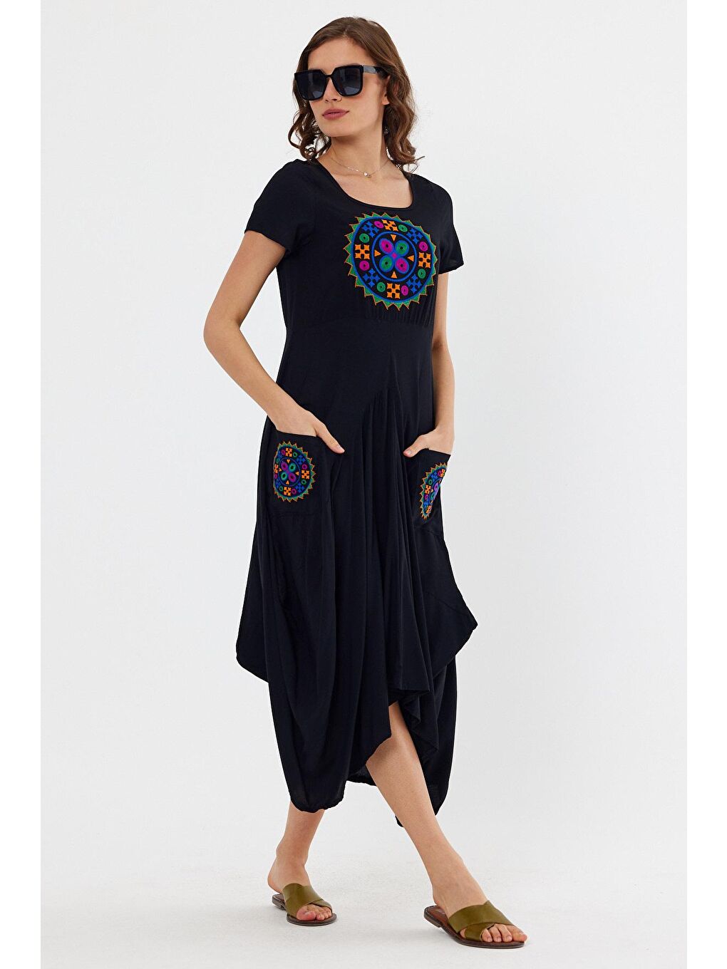 Siyah Kadın Nakışlı Elbise-1