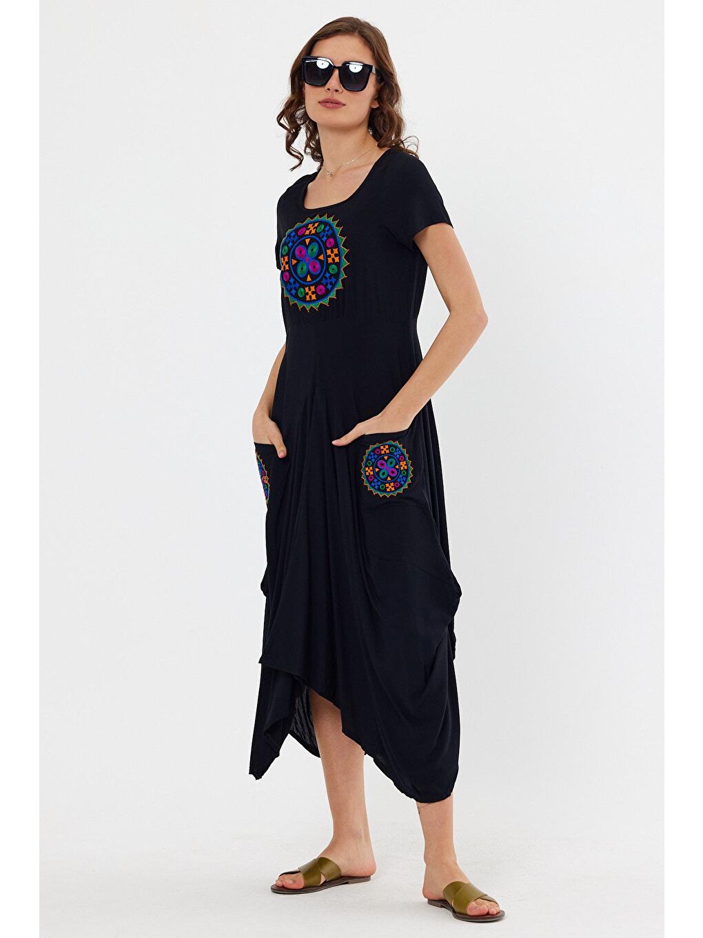 Siyah Kadın Nakışlı Elbise-2