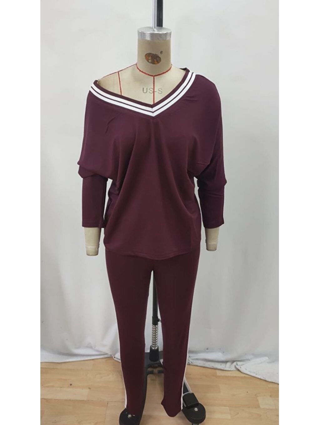 Bordo Kadın Uzun Kollu Tek Omuzu Açık Detaylı Viskon Iki Iplik Bluz Ve Pantolon Ikili Takım-2