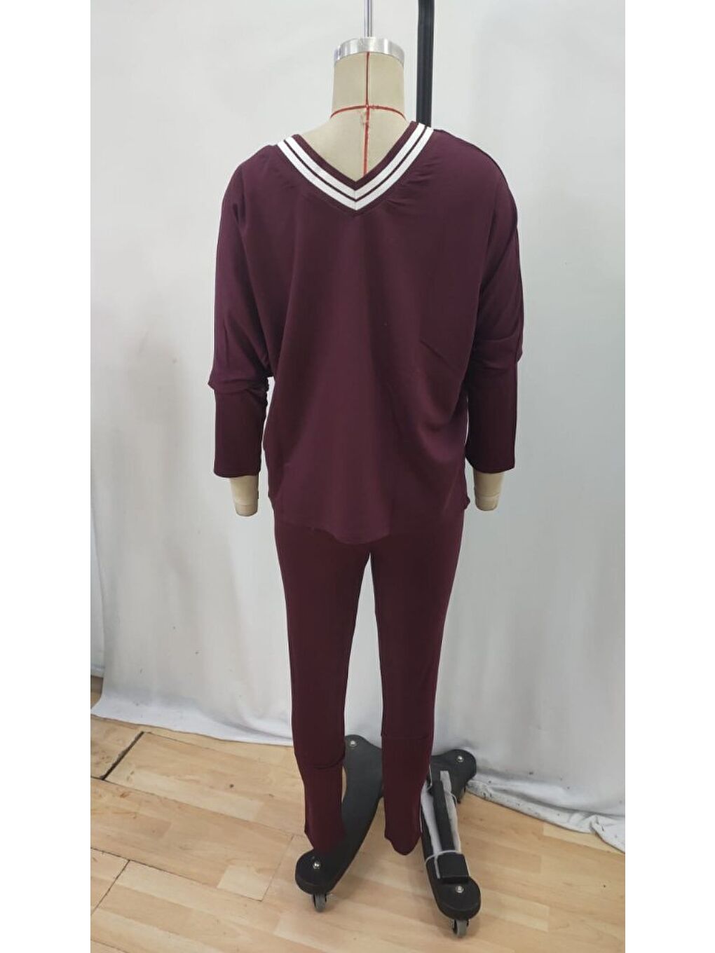 Bordo Kadın Uzun Kollu Tek Omuzu Açık Detaylı Viskon Iki Iplik Bluz Ve Pantolon Ikili Takım-3