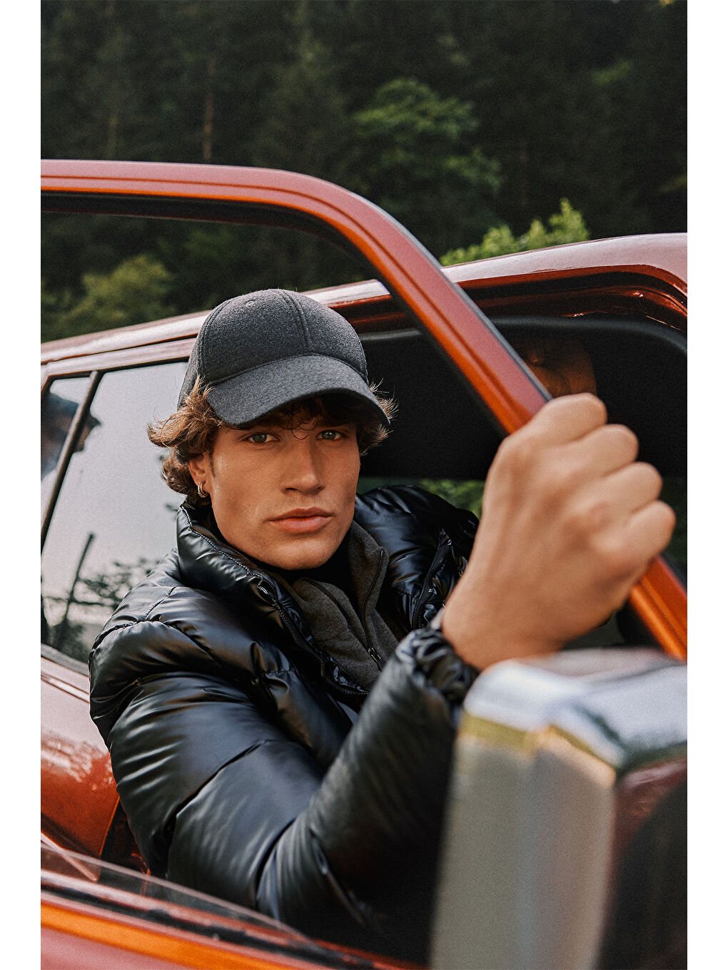 Erkek Siyah Standart Fit Normal Kesim Dik Yaka Su ve Soğuk Geçirmez Isı tutucu Parlak Mont-1