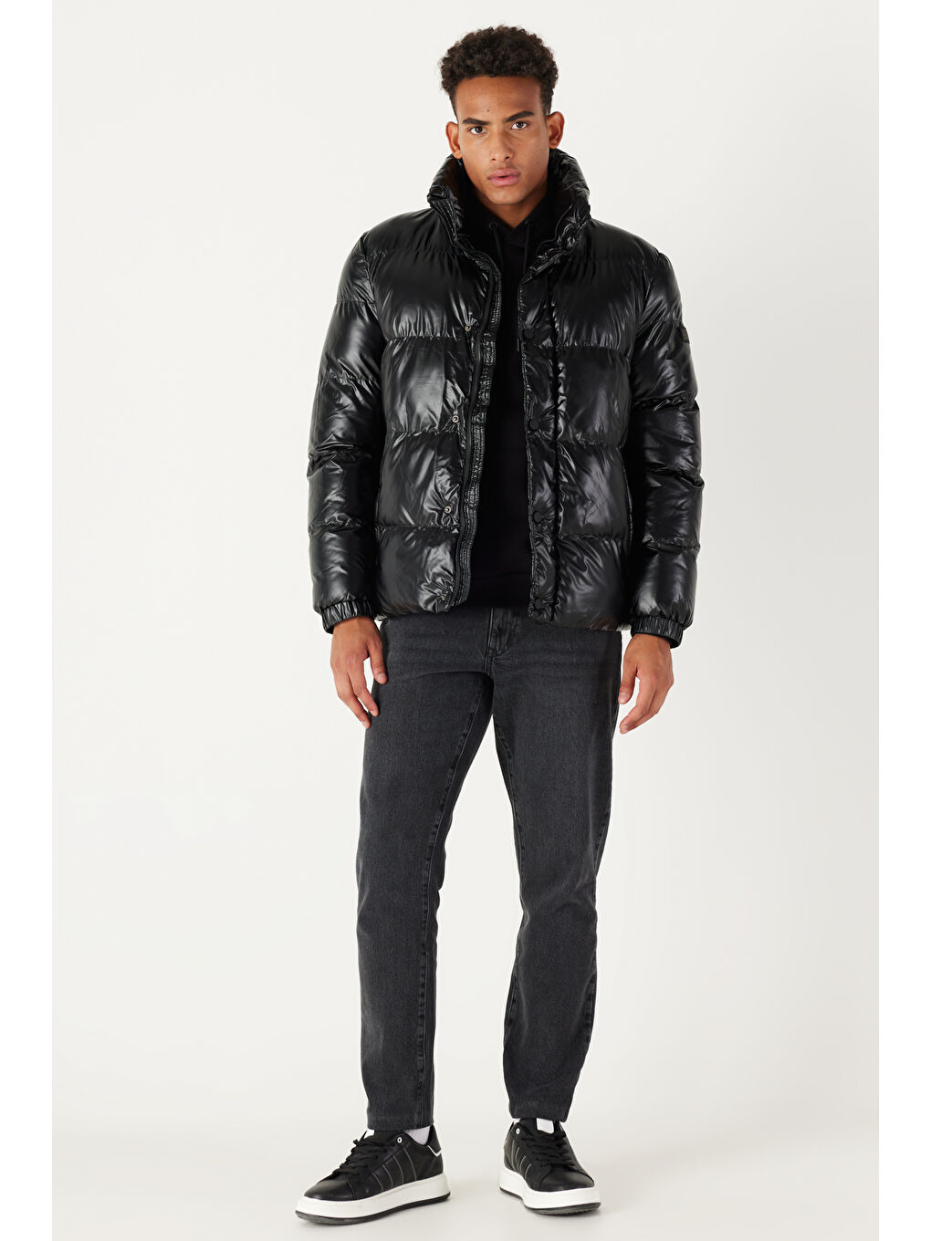 Erkek Siyah Standart Fit Normal Kesim Dik Yaka Su ve Soğuk Geçirmez Isı tutucu Parlak Mont-4