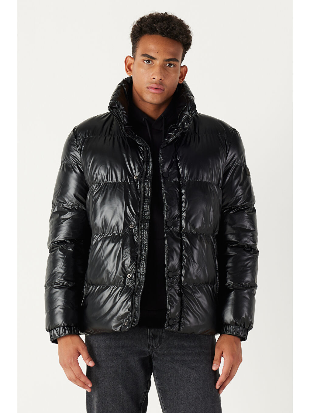 Erkek Siyah Standart Fit Normal Kesim Dik Yaka Su ve Soğuk Geçirmez Isı tutucu Parlak Mont-6