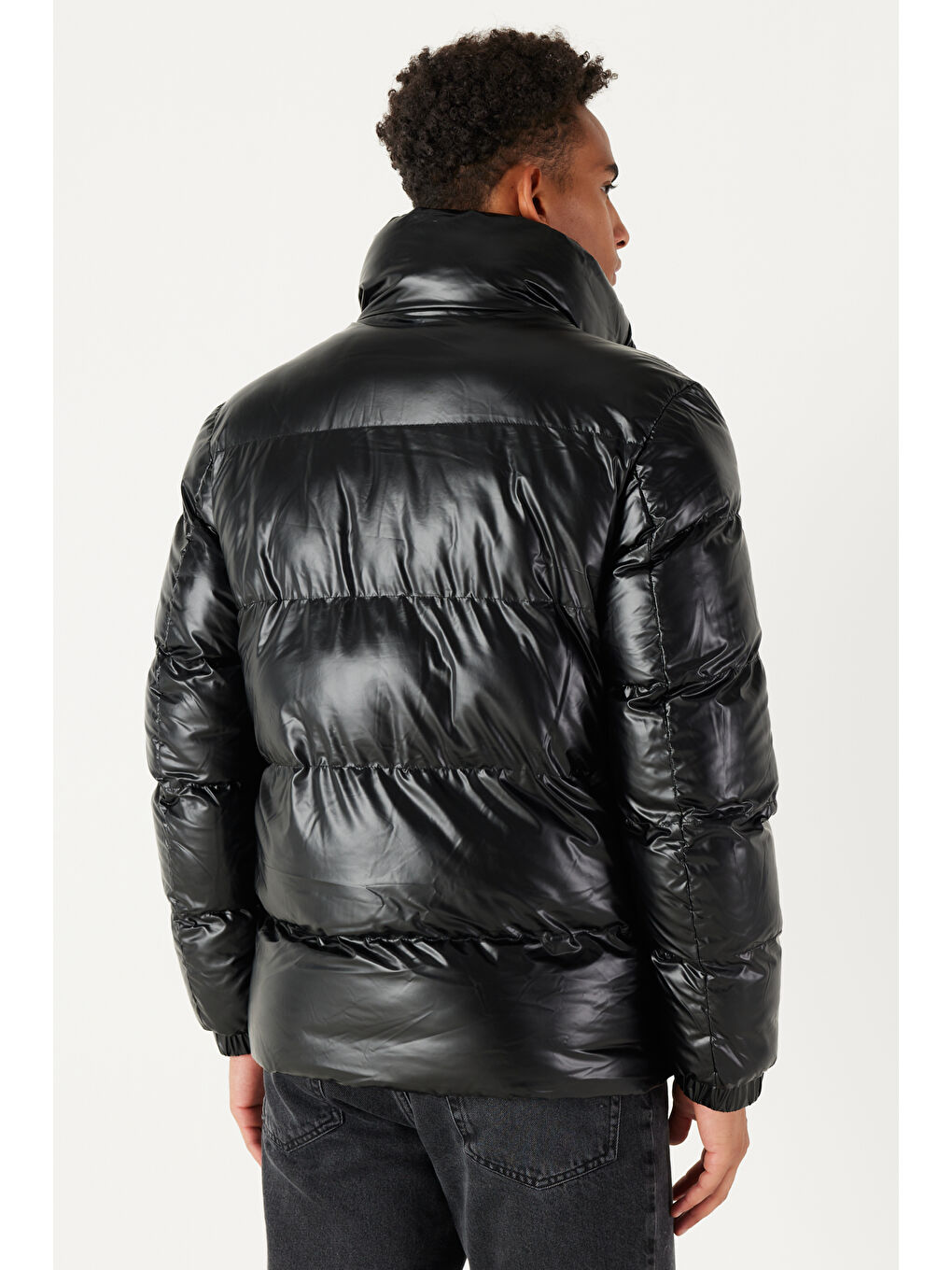 Erkek Siyah Standart Fit Normal Kesim Dik Yaka Su ve Soğuk Geçirmez Isı tutucu Parlak Mont-9