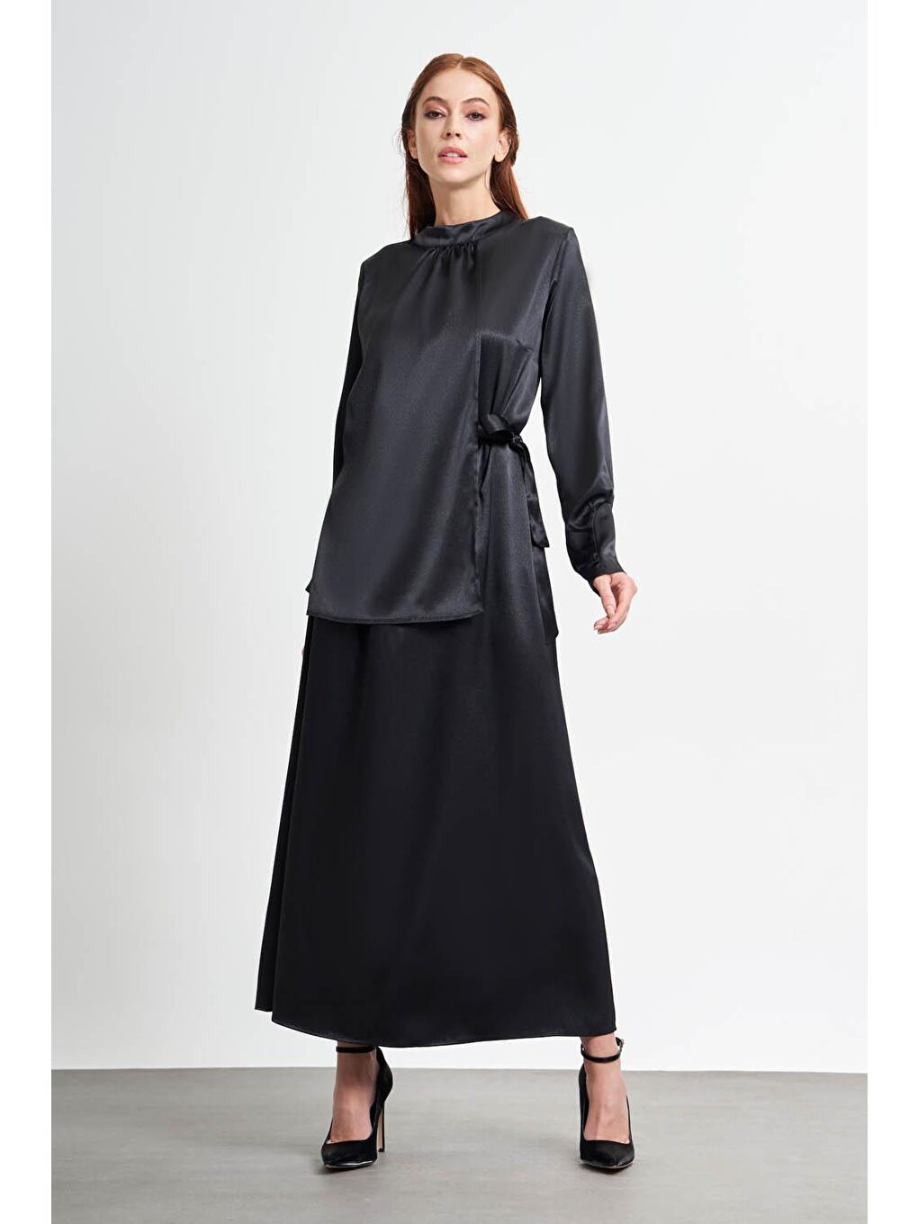 Önü Pile Parçalı Saten Siyah Elbise