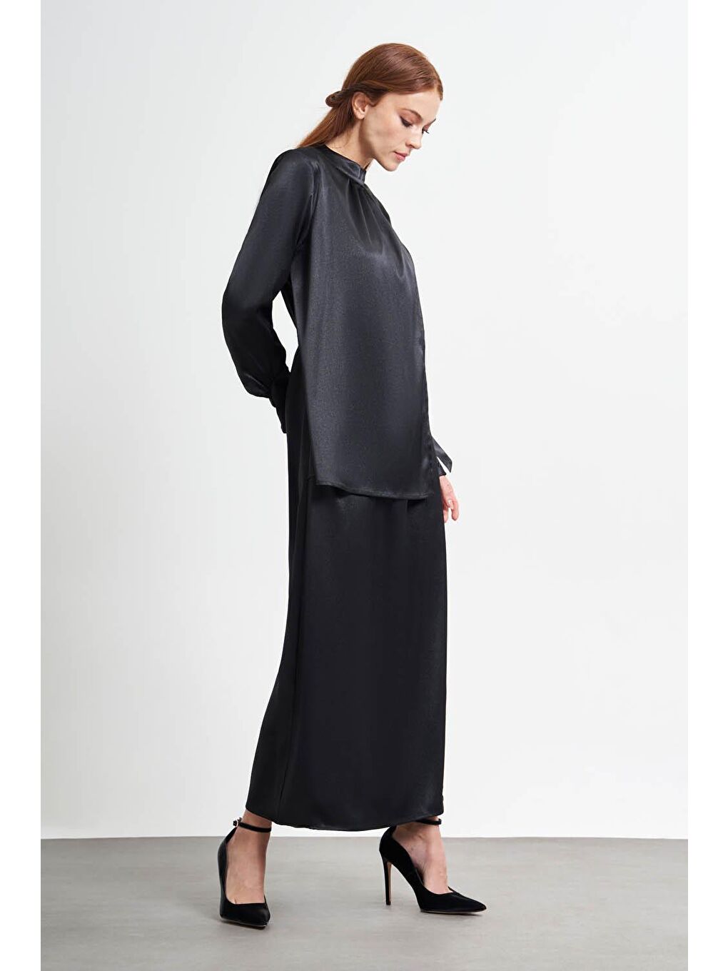 Önü Pile Parçalı Saten Siyah Elbise-2