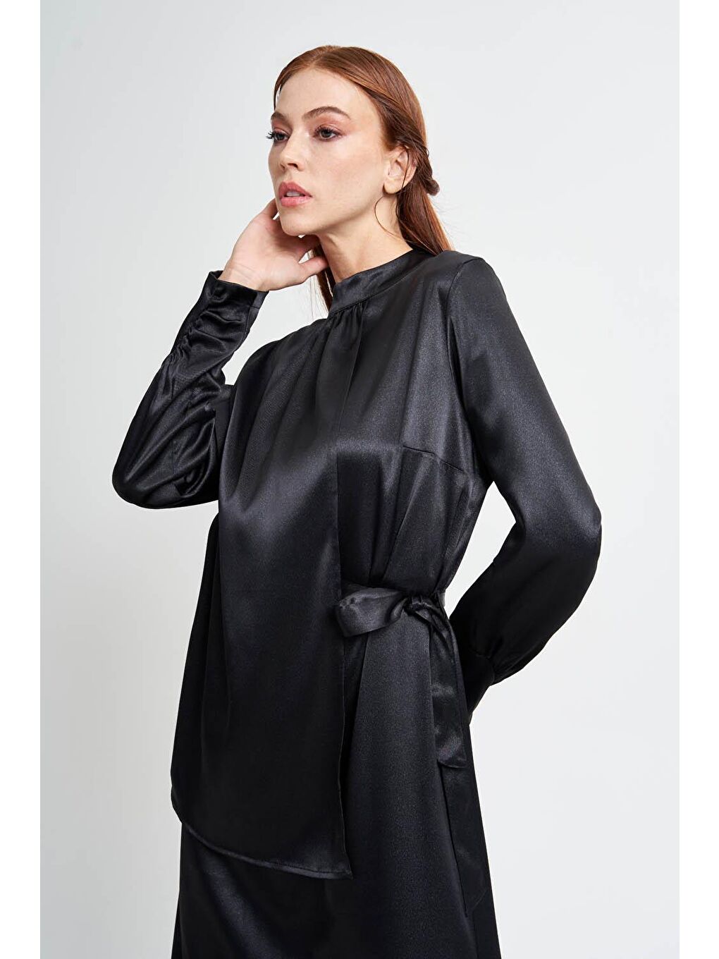 Önü Pile Parçalı Saten Siyah Elbise-3