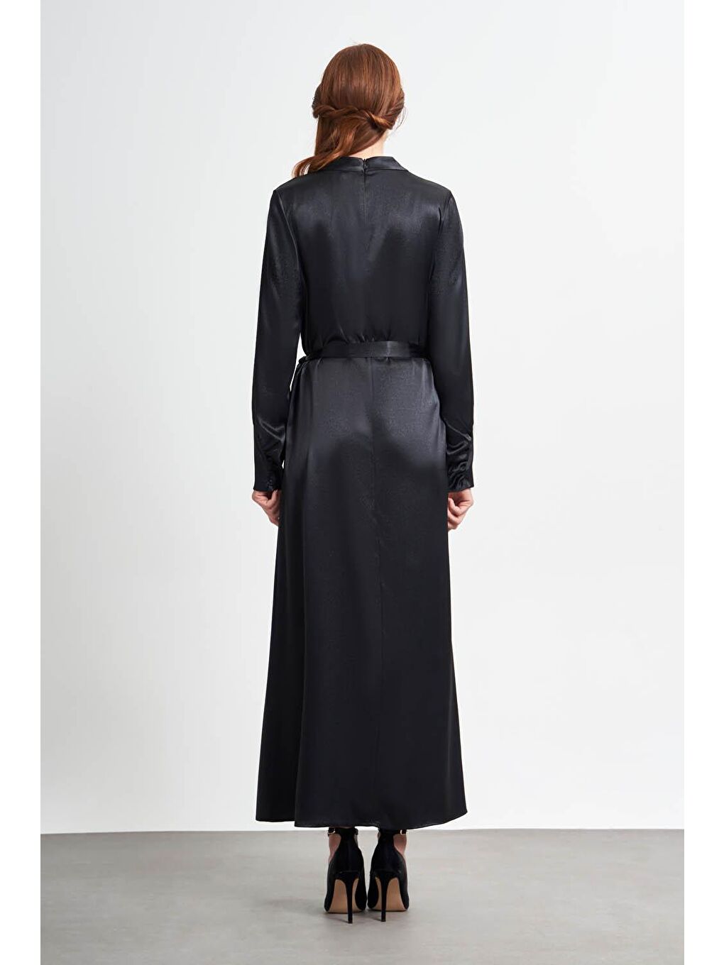 Önü Pile Parçalı Saten Siyah Elbise-5