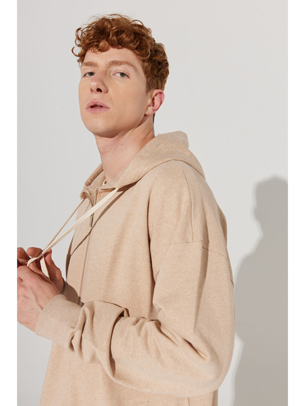 Kahverengi Erkek Sütlü Kahve Oversize Fit Bol Kesim Kapüşonlu Yaka %100 Pamuk Fermuarlı Sweatshirt-4