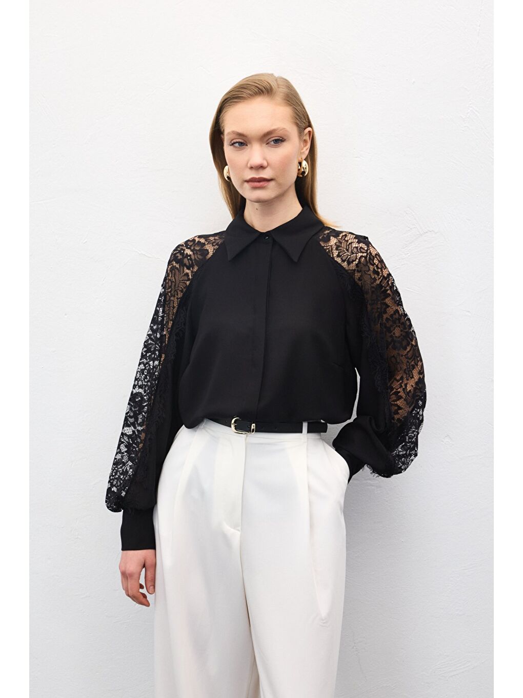 Kolları Dantel Detaylı Gömlek - Siyah-3