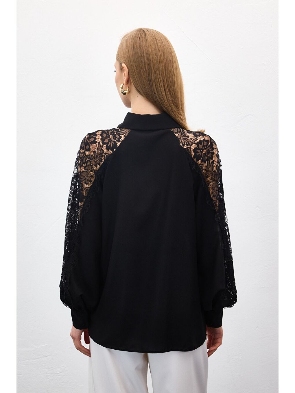 Kolları Dantel Detaylı Gömlek - Siyah-4