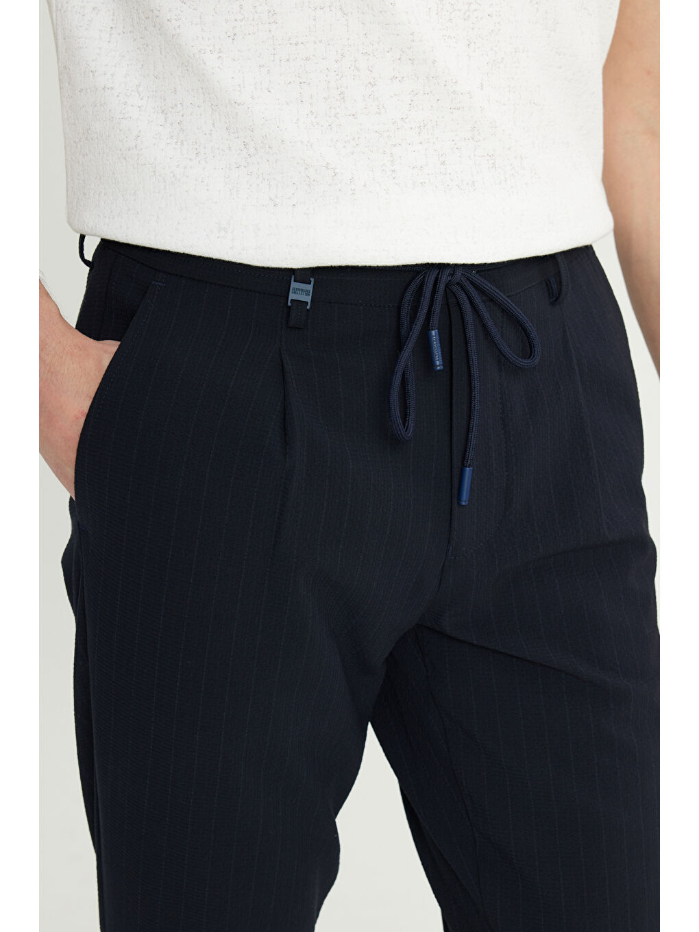 Erkek Lacivert Slim Fit Dar Kesim Beli Bağlamalı Yan Cepli Gofre Desenli Casual Pantolon-3