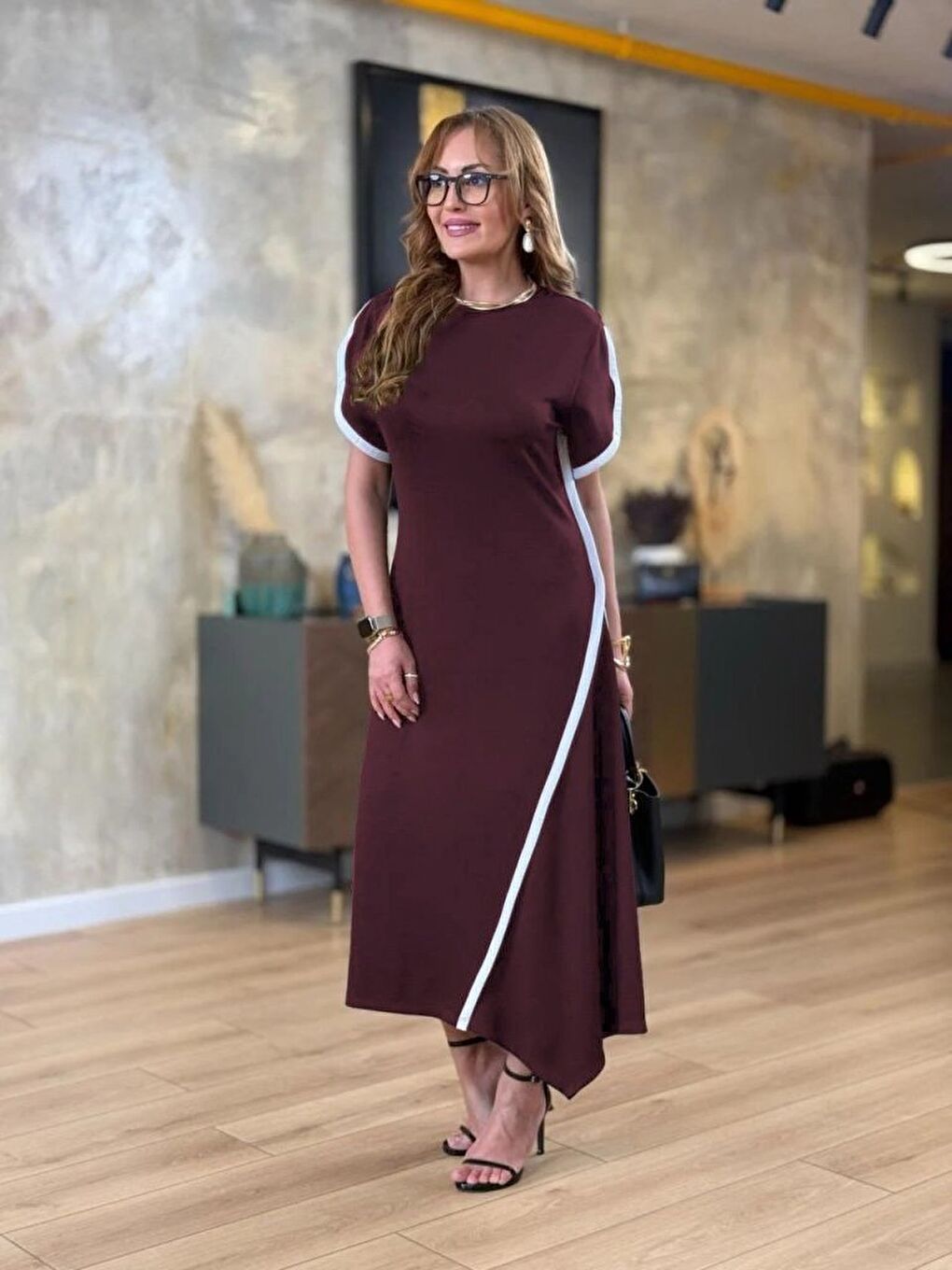 Bordo Kadın Kısa Kollu Bisiklet Yaka çift şerit Renk Detaylı Asimetrik Kesim Viskon Iki Iplik Elbise-1