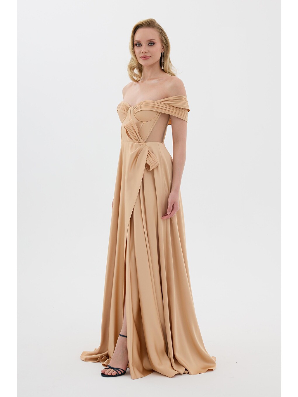 Sarı Gold Düşük Yaka Yırtmaçlı Saten Abiye Elbise-2