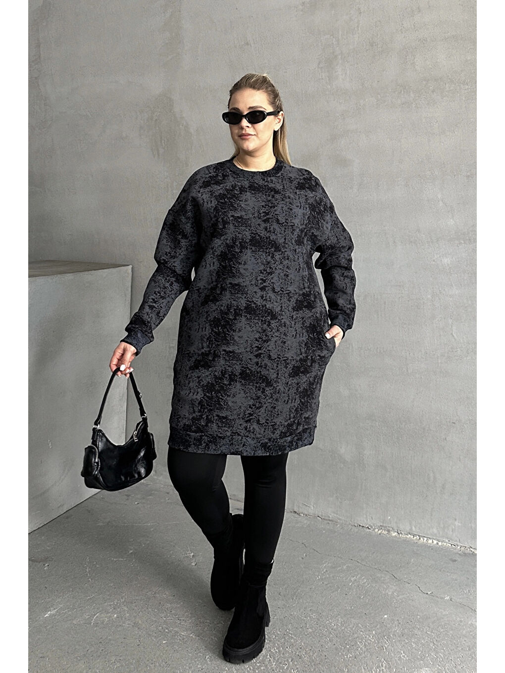 Siyah Büyük Beden Uzun Kollu Bisiklet Yaka Cepli Desenli Elbise 304007