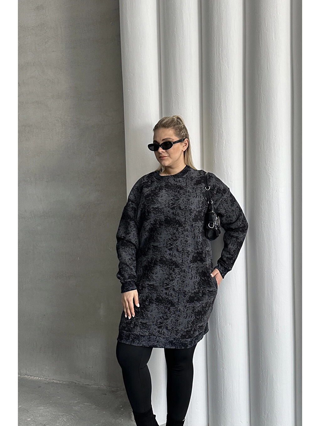 Siyah Büyük Beden Uzun Kollu Bisiklet Yaka Cepli Desenli Elbise 304007-4