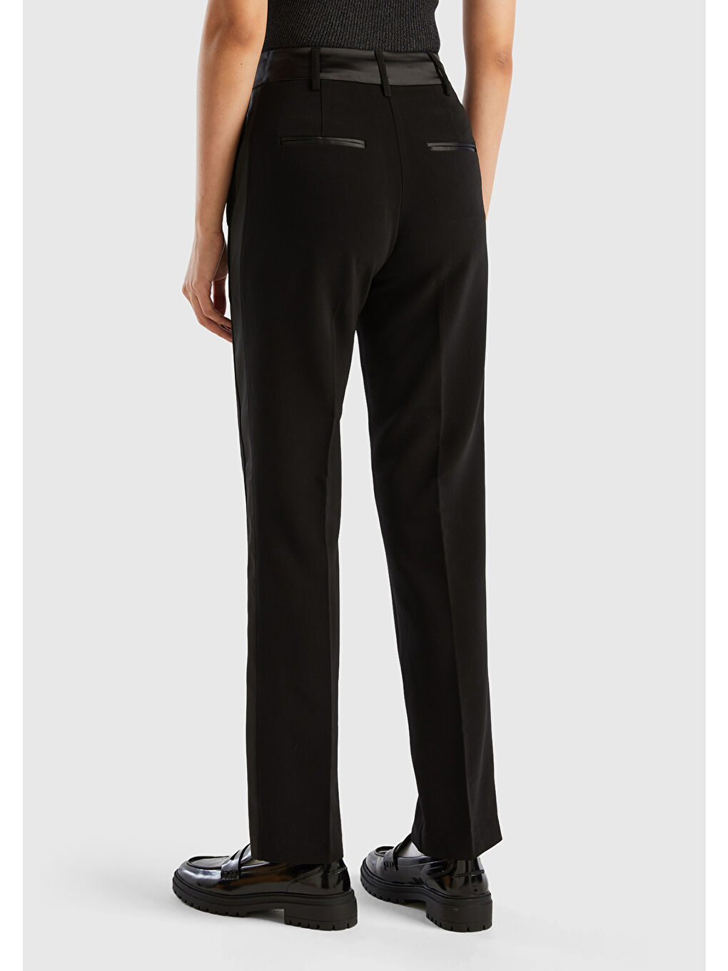 Kadın Siyah Regular Fit Yanı Saten Şeritli Pantolon-2